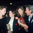 Serge Gainsbourg, Jane Birkin et Kate Barry félicitant Charlotte Gainsbourg aux César en 1986