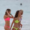 Exclusif - Behati Prinsloo, Elsa Hosk et Monica Jagaciak en plein shooting pour Victoria's Secret sur une plage de Saint-Barthélemy. Le 9 novembre 2014.