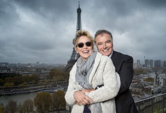Sharon Stone collabore avec Alain Afflelou ! Photo prise sur la terasse du 7 eme étage du magnifique hôtel Shangri-La à Paris.