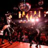 Le Queen célèbre les 25 ans de sa soirée incontournable "Disco Queen" en invitant l'équipe du cabaret de Thierry Mugler à Paris le 17 novembre 2014