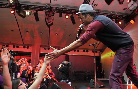Yannick Noah lors des 10e Trophées APAJH (Association Pour Adultes et Jeunes Handicapés) 2014 au Carrousel du Louvre. Paris, le 17 novembre 2014.