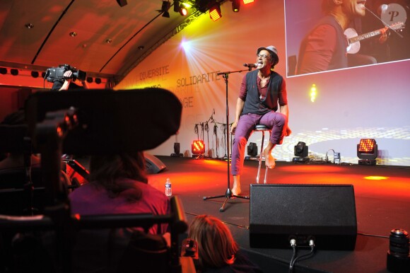 Yannick Noah lors des 10e Trophées APAJH (Association Pour Adultes et Jeunes Handicapés) 2014 au Carrousel du Louvre. Paris, le 17 novembre 2014.