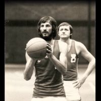 Mort d'Alain Gilles: Bouleversé, Tony Parker rend hommage à la légende du basket