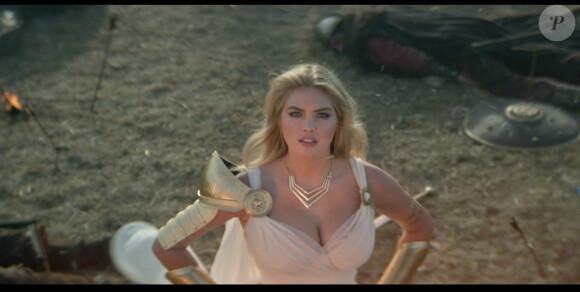 Kate Upton incarne une Athena sulfureuse pour le jeu sur mobile Game of War - Fire Age. Novembre 2014.