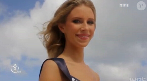 Miss Ile-de-France durant le shooting maillot de bain - Les 33 prétendantes au titre de Miss France 2015 : Leur folle semaine à Punta Cana, en République Dominicaine