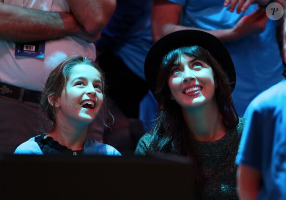 Nolwenn Leroy - Finale de la Coupe Davis au Stade Pierre Mauroy de Lille. Roger Federer remporte le match qui l'opposait à Richard Gasquet (6/4-6/2-6/2) le 23 novembre 2014.
