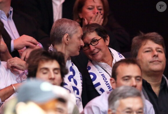 Valérie Fourneyron et une amie - Finale de la Coupe Davis au Stade Pierre Mauroy de Lille. Roger Federer remporte le match qui l'opposait à Richard Gasquet (6/4-6/2-6/2) le 23 novembre 2014.