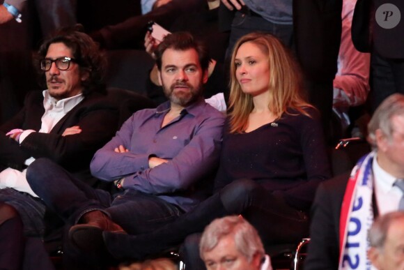 Clovis Cornillac et sa femme Lilou Fogli - Finale de la Coupe Davis au Stade Pierre Mauroy de Lille. Roger Federer remporte le match qui l'opposait à Richard Gasquet (6/4-6/2-6/2) le 23 novembre 2014.