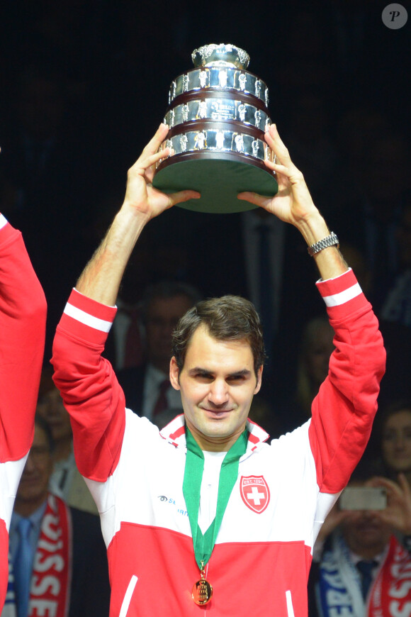 Roger Federer - Finale de la Coupe Davis au Stade Pierre Mauroy de Lille. Roger Federer remporte le match qui l'opposait à Richard Gasquet (6/4-6/2-6/2) le 23 novembre 2014.