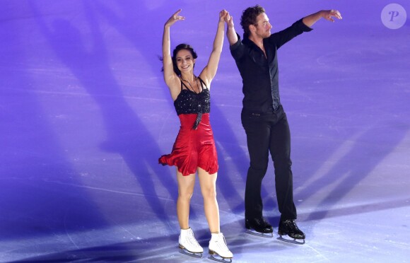 Nathalie Péchalat et Fabian Bourzat se produisent hors compétition dans le cadre du Trophée Eric Bompard, à Bordeaux, le 21 novembre 2014.
