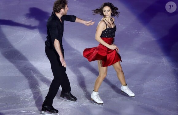 Nathalie Péchalat et Fabian Bourzat se produisent hors compétition dans le cadre du Trophée Eric Bompard, à Bordeaux, le 21 novembre 2014.