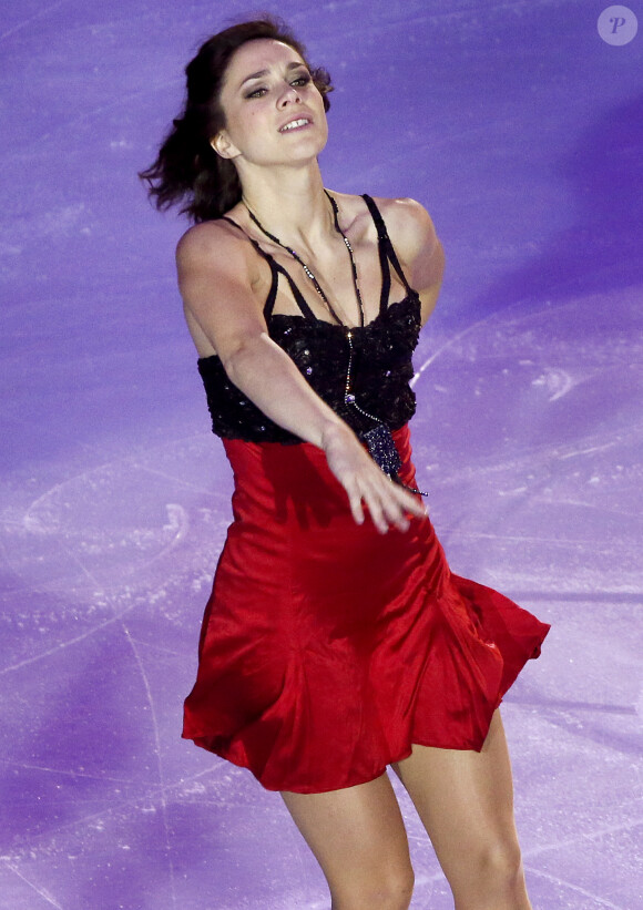 Nathalie Péchalat se produit hors compétition dans le cadre du Trophée Eric Bompard, à Bordeaux, le 21 novembre 2014.