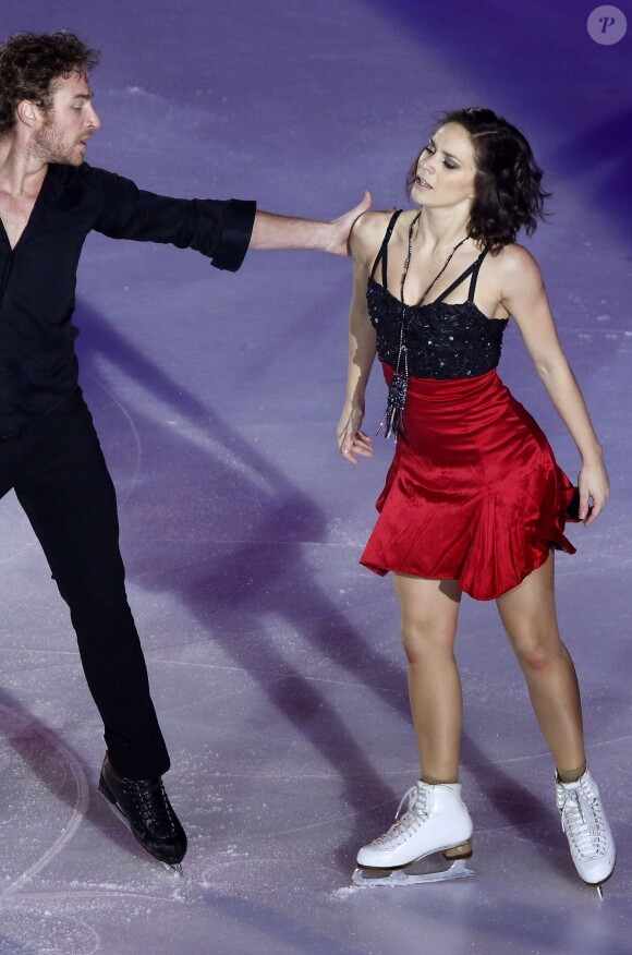 Nathalie Péchalat et Fabian Bourzat se produisent hors compétition dans le cadre du Trophée Eric Bompard, à Bordeaux, le 21 novembre 2014.
