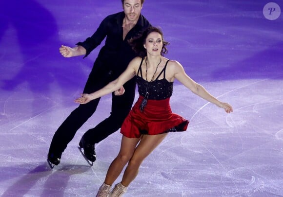 Nathalie Péchalat et Fabian Bourzat se produisent hors compétition dans le cadre du Trophée Eric Bompard, à Bordeaux, le 21 novembre 2014.
