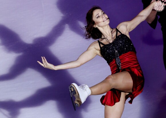Nathalie Péchalat se produit hors compétition dans le cadre du Trophée Eric Bompard, à Bordeaux, le 21 novembre 2014.
