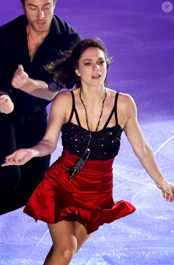 Nathalie Péchalat et Fabian Bourzat se produisent hors compétition dans le cadre du Trophée Eric Bompard, à Bordeaux, le 21 novembre 2014.