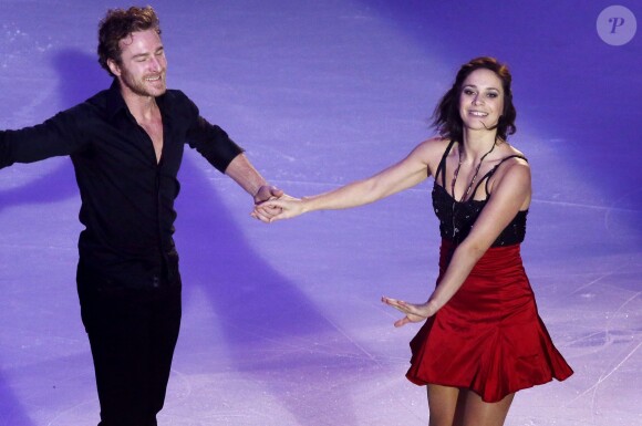Nathalie Péchalat et Fabian Bourzat se produisent hors compétition dans le cadre du Trophée Eric Bompard, à Bordeaux, le 21 novembre 2014.