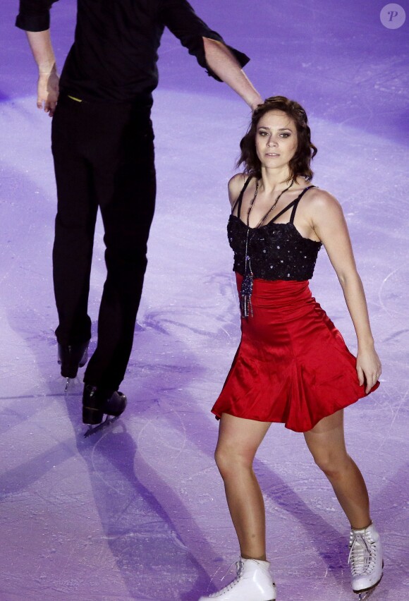 Nathalie Péchalat et Fabian Bourzat se produisent hors compétition dans le cadre du Trophée Eric Bompard, à Bordeaux, le 21 novembre 2014.