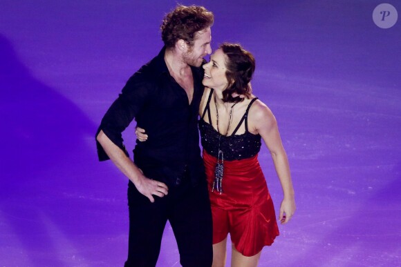 Nathalie Péchalat et Fabian Bourzat se produisent hors compétition dans le cadre du Trophée Eric Bompard, à Bordeaux, le 21 novembre 2014.