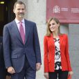  Le roi Felipe VI et sa femme la reine Letizia d'Espagne, portant un haut et une veste Mango, célébraient   lundi 24 novembre 2014 le 75e anniversaire du Conseil supérieur de la recherche scientifique, à Madrid. 