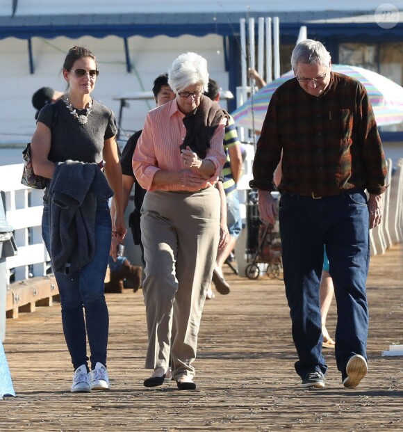 Katie Holmes avec ses parents à Malibu, le 25 novembre 2014