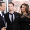 Tom Hanks et sa femme Rita Wilson avec leur fils Chet Hanks à New York le 15 décembre 2011.