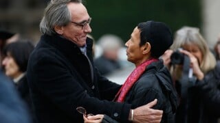 Obsèques d'Erick Bamy : Sa soeur Maddly, soutenue par Philippe Lavil