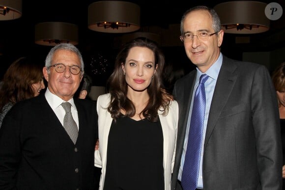 Ron Meyer, Angelina Jolie, Brian L. Roberts lors d'une projection spéciale d'Invincible (Unbroken) à New York le 4 décembre 2014.