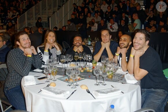 Laury Thilleman et son compagnon Nicolas Tesic, Grand Corps Malade lors du combat de Jean-Marc Mormeck au palais des sports Robert-Charpentier d'Issy-les-Moulineaux le 5 décembre 2014