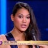 Miss Tahiti répond à l'interview de Jean-Pierre Foucault lors de la cérémonie de Miss France 2015 sur TF1, le samedi 6 décembre 2014.