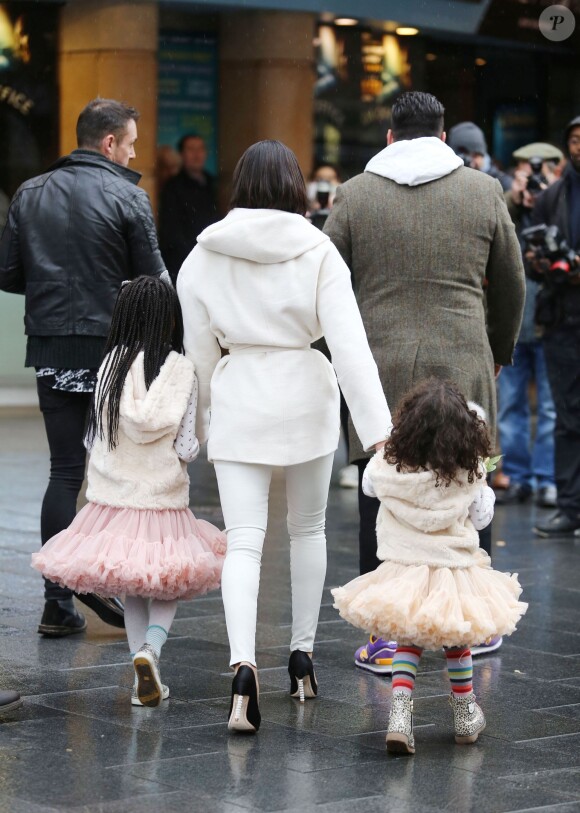 Mel B emmène ses deux filles Angel et Madison (7 et 3 ans) se rendent à une avant-première du film Legend of the Neverbeast à Londres. Le 7 décembre 2014.