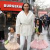 Melanie Brown et ses deux filles Angel et Madison (7 et 3 ans) se rendent à une avant-première du film Legend of the Neverbeast. Londres, le 7 décembre 2014.