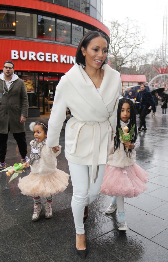Melanie Brown et ses deux filles Angel et Madison (7 et 3 ans) se rendent à une avant-première du film Legend of the Neverbeast à Londres. Le 7 décembre 2014.