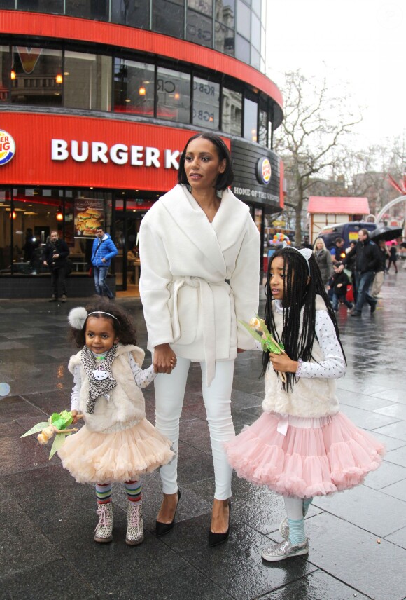 Melanie Brown et ses deux filles Angel et Madison (7 et 3 ans) se rendent à une avant-première du film Legend of the Neverbeast à Londres. Le 7 décembre 2014.