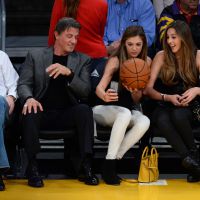 Sylvester Stallone aux anges avec ses 3 filles, joyeuses supportrices des Lakers