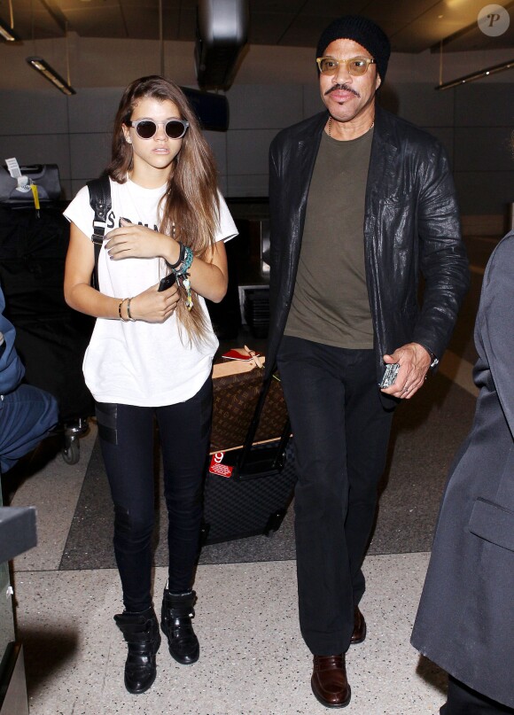 Lionel Richie et sa fille Sofia Richie à l'aéroport LAX. Los Angeles, juillet 2013.