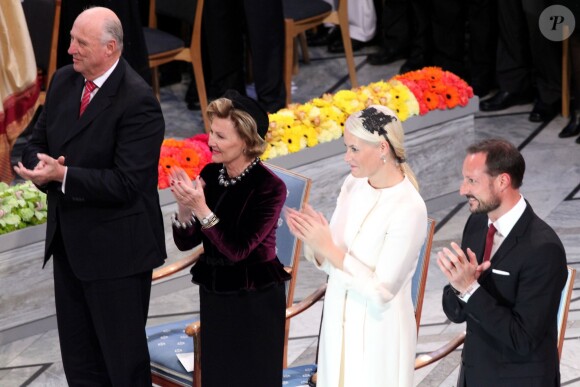 Le roi Harald, la reine Sonja, la princesse Mette-Marit et le prince Haakon de Norvège - Cérémonie de remise du prix Nobel de la Paix à Oslo. Le 10 décembre 2014