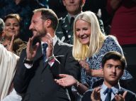 Princesse Mette-Marit : Sublime pour honorer Malala et la Paix devant une Queen
