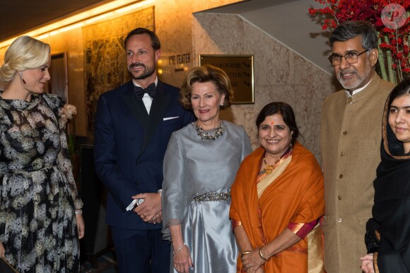 La princesse Mette-Marit et le prince Haakon de Novège, la reine Sonja, Kailash Satyarthi, Malala Yousafza - Dîner de Gala en l'honneur des Prix Nobel à Oslo en Norvège le 10 décembre 2014.
