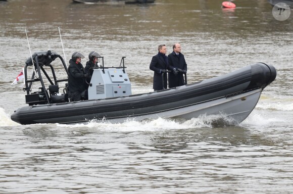 Daniel Craig et Rory Kinnear tournent une scène sur la Tamise pour le nouveau film James Bond "Spectre" à Londres, le 15 décembre 2014