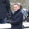 Daniel Craig et Rory Kinnear tournent une scène sur la Tamise pour le nouveau film James Bond "Spectre" à Londres, le 15 décembre 2014