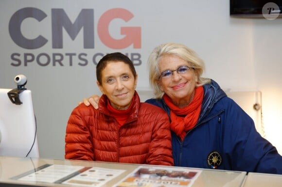 Véronique et Davina reprennent du service pour un cours de fitness à la salle de sport One Maillot du CMG Sports Club le 14 décembre 2014 à Paris.