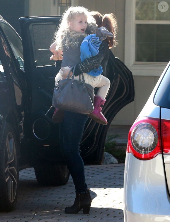 Amy Adams et sa fille Aviana se promènent dans les rues de Studio City, le 6 décembre 2014