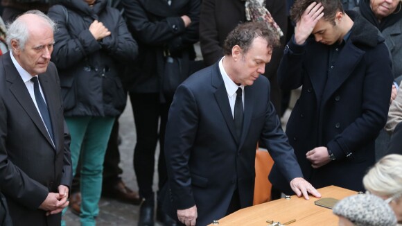 Julien Lepers : Bouleversé mais digne pour les funérailles de son papa Raymond