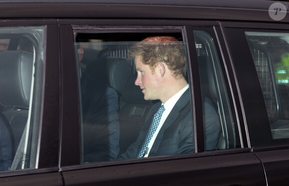 Le prince Harry arrivant à Buckingham Palace le 17 décembre 2014 pour le traditionnel déjeuner de Noël offert par la reine Elizabeth II à la famille royale en préambule aux fêtes de fin d'année.