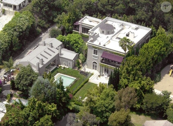 Vue aérienne de la maison Sharon Stone à Los Angeles en juin 2001.