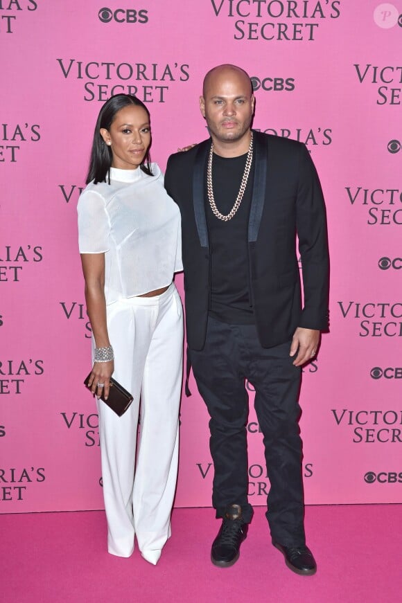 Melanie Brown (Mel B) et son mari Stephan Belafonte au défilé Victoria's Secret à Londres, le 2 décembre 2014 