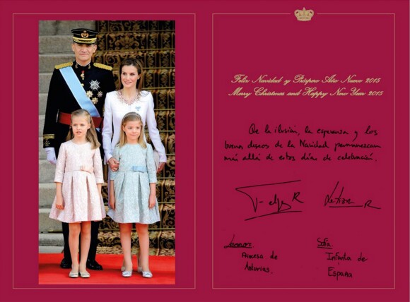 Le roi Felipe VI et la reine Letizia ont choisi d'utiliser des photos du couronnement, le 19 juin 2014, pour illustrer la carte de voeux des fêtes de fin d'année et du Nouvel an 2015.