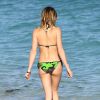 Exclusif - Katie Cassidy, en bikini, profite du beau temps et de la plage à Miami. Le 19 décembre 2014.