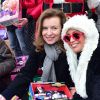 Valérie Trierweiler et Lââm - Distribution des cadeaux de Noël aux enfants du Secours Populaire sur les Champs-Elysées à Paris, le 20 décembre 2014.